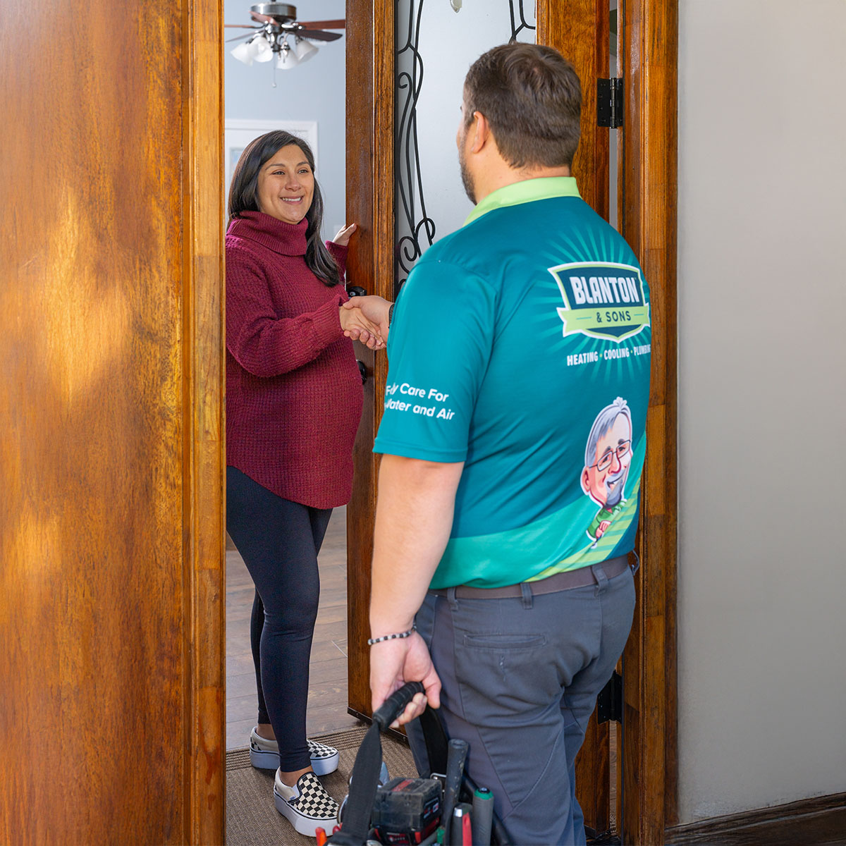 Blanton's technician handshaking with customer before starting his HVAC work