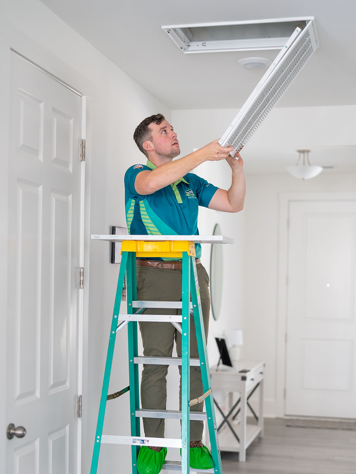Blanton tech installing new air filter