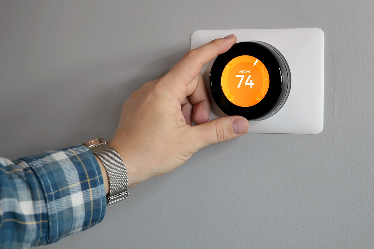 adjusting thermostat temperature